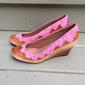 Shoe Bakery Autographed Size 6 Pink Sprinkle Wedge